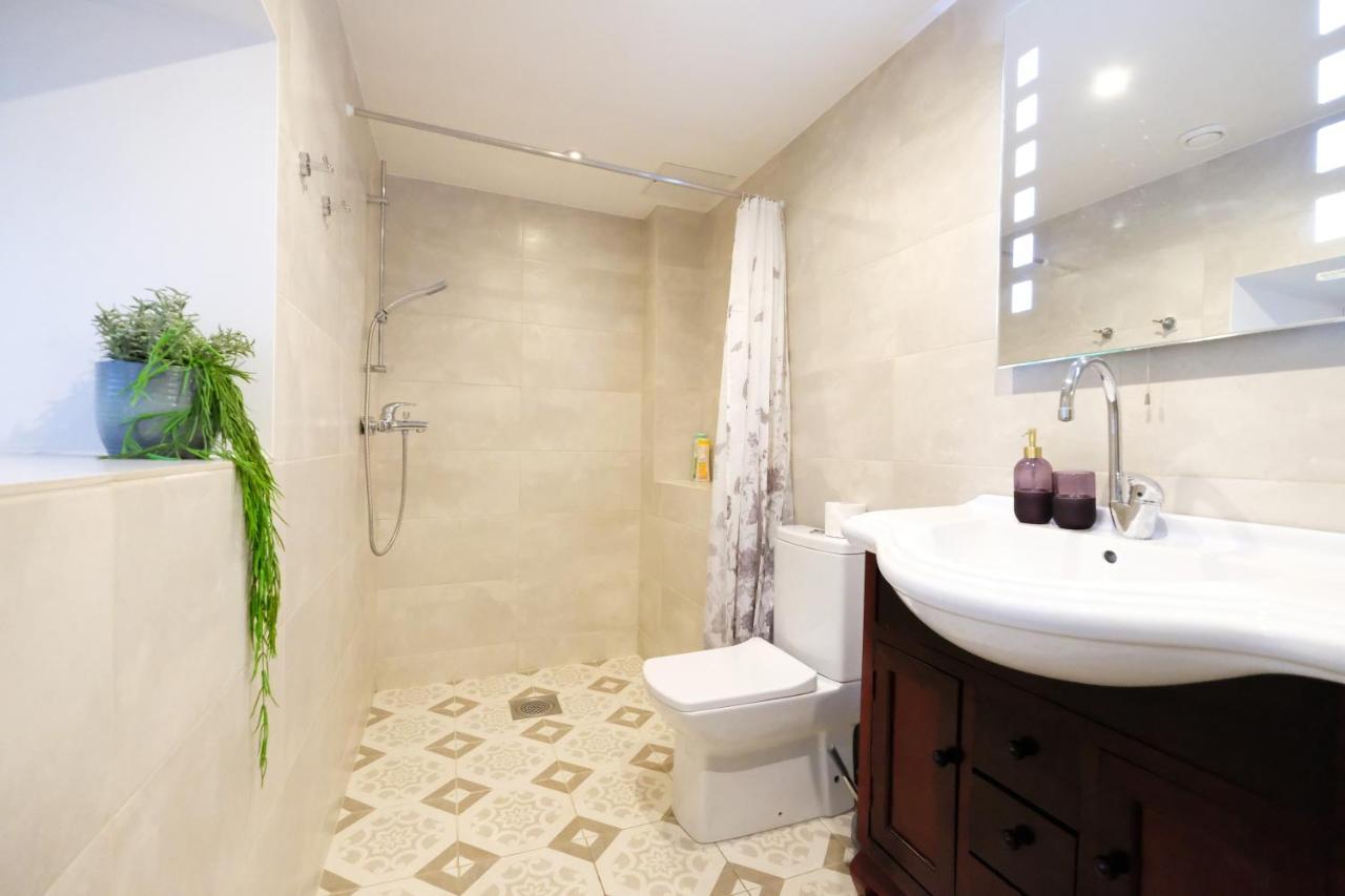 Tallinn City Apartments - 2 Bedroom On Old Town Main Street Viru Bagian luar foto